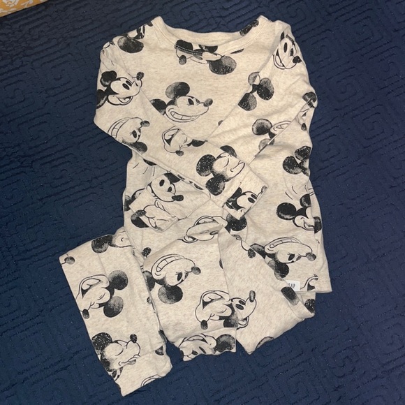 Gap Disney Mickey Mouse 2-Piece Pajama Set—5 Years - Picture 5 of 5